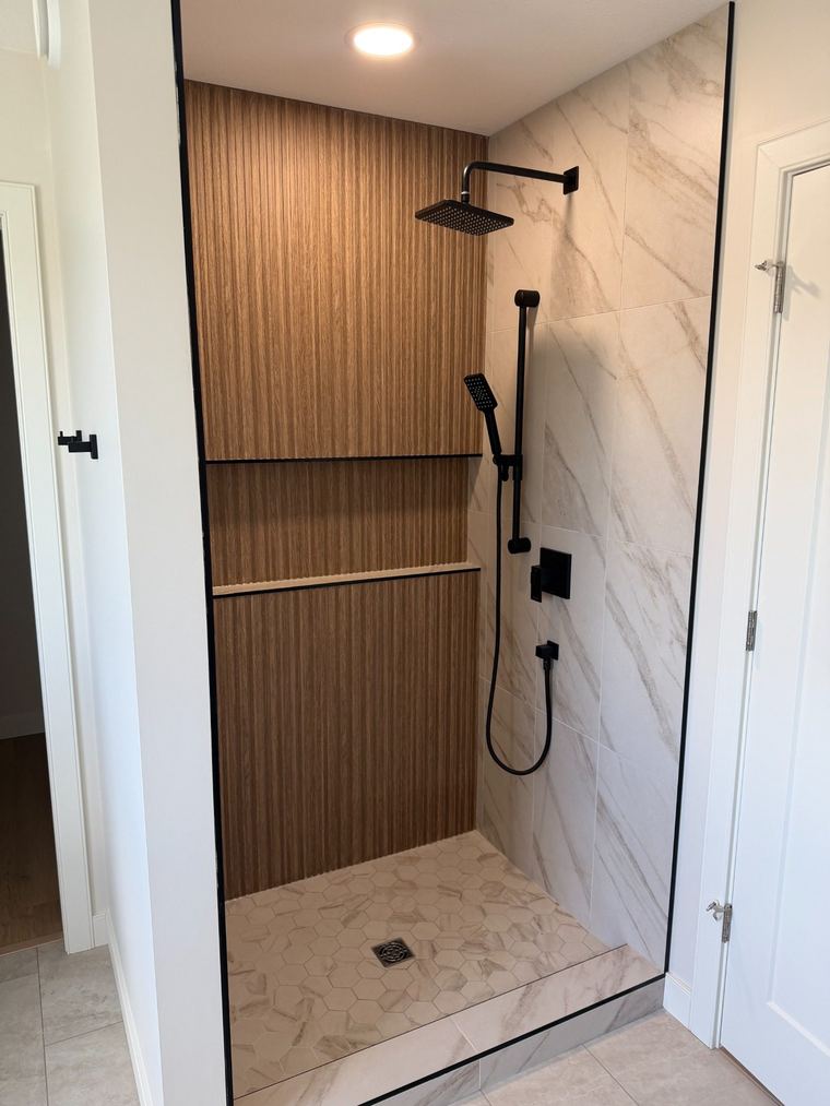 Custom tiled shower with built-in niches