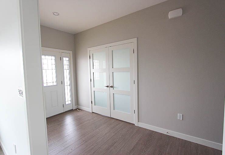 Custom Mankota I RTM — finished entry with glazed interior doors and durable flooring